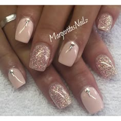 Nude and glitter nails @MargaritasNailz Champagne And Rose Gold Nails, Rose Gold Powder Dip Nails, Rose Gold Gel Nails Ideas, Wedding Nails Design Bridesmaid, Mother Of The Groom Nails, Sns Nails Designs, Sns Nails Colors, Unghie Sfumate, Wedding Nails Glitter