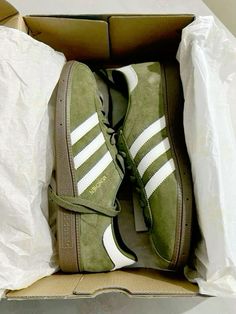 Adidas Gazelle Outfit Aesthetic, Adidas Munchen, Samba Gazelle, Olive Shoes, Dr Shoes, Funky Shoes, Timberlands