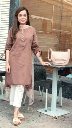 Nikkah Dress, Simple Kurti, Kurti Patterns, Pakistani Style, Salwar Kamiz, Casual Indian Fashion, Casual Wear Dress, Kurti Neck