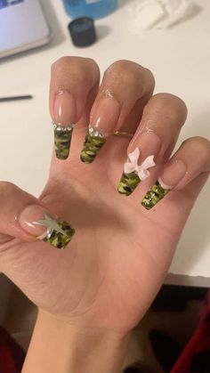 Army Inspired Nails, Army Print Nails, Green Camo Nails, Green Nails Aesthetic, Camo Nail Art, Camo Nail Designs, Army Nails, Camouflage Nails, Camo Nails