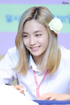 Jeonghan Network Jeonghan Long Hair, Long Hair Cartoon, Corte Shag, Carat Seventeen, 2015 Hairstyles, Zoe Kravitz, Flower Boys