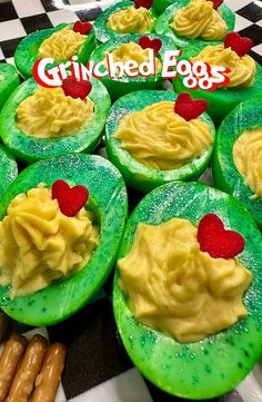 Grinch Party Christmas Recipe Ideas Grinch Food Board Ideas, Grinch Christmas Party Themes, Grinch Themed Meals, Grinch Christmas Brunch Ideas, Grinch Xmas Party Ideas, Grinchmas Dinner Ideas, Grinch Christmas Meal, Grinch Inspired Party Food, Grinch Christmas Recipes Food Ideas