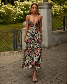 Beach Wedding Guest Dresses: 18 Hot Styles + FAQs ❤ beach wedding guest dresses tea length with spaghetti straps floral with black alamourthelabe #weddingforward #wedding #bride #weddingoutfit #bridaloutfit #weddinggown Beach Wedding Guest Dresses, Beach Wedding Outfit Guest, Dresses Tea Length, Floral Dress Wedding Guest, Beach Wedding Outfit, Beach Wedding Guest, Beach Wedding Guests, Beach Wedding Guest Dress, Long Cocktail Dress