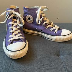 Light Purple Converse High Tops. Never Worn. Light Purple Converse, Converse Unique, Lavender Converse, Converse Aesthetic, Stranger Things Outfit, Purple Converse, High Top Chucks