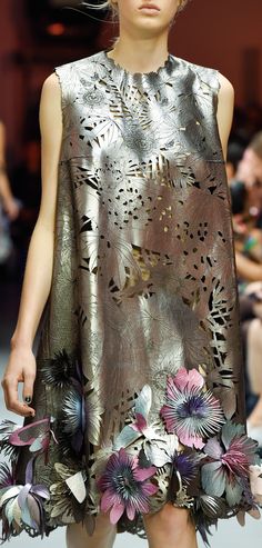 Giles Spring 2015 ~ London London Spring, Couture Embroidery, Couture Details, Floral Fashion, 2015 Fashion, Couture Dresses, London Fashion, Fashion Details, Sewing Dresses