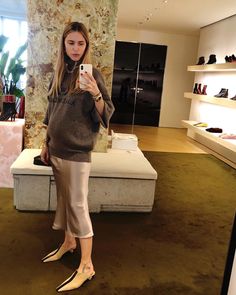 Pregnant Outfit, Silk Slip Skirt, Pernille Teisbaek, Knitwear Trends, Pregnancy Style, Maternity Inspiration, Danish Fashion