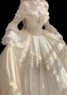 Victorian Wedding Dress Aesthetic, Princess Wedding Dresses Aesthetic, Victorian Era Wedding Dress, Victoria Era Dress, Vestidos Elegantes Aesthetic, Victorian Outfits Aesthetic, Fairycore Wedding Dress, Victorian Princess Dress, Soft Victorian Aesthetic