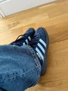 Low Rise Jeans Outfit, Adidas Spezials