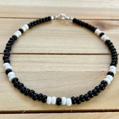 Beads Bracelet Design Black, Black And White Seed Bead Bracelet, Beaded Black Bracelets, Black And White Bead Bracelet, Black And White Beads Bracelet, Black Bead Bracelet Ideas, Bead Anklet Ideas, Anklet Designs Beads, Bracelet Beads Ideas