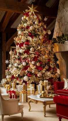 #ChristmasTree #HolidayDecor #FestiveVibes #TreeOfJoy #ChristmasSpirit Luxury Christmas Decor Mansion, Christmas Decor Ideas Velvet, 12ft Christmas Tree Decoration Ideas, Gold Green And Red Christmas Tree, Quiet Luxury Christmas, Luxury Home Christmas Decor, Red White And Gold Christmas Decor, Red And Gold Christmas Trees, Christmas Bungalow