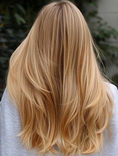 Gorgeous Honey Blonde Hair Color Ideas for a Bright and Radiant Look - Style US Full Head Honey Blonde Highlights, Light Yellow Blonde Hair, Natural Golden Blonde Hair, Strawberry Blonde Blue Eyes, Honey Golden Blonde Hair, Honey Blonde Straight Hair, Honey Blonde Hair Color Ideas