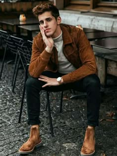 Winter Outfits For Men, Simple Accessories, Suede Fashion, Brown Suede Jacket, Steve Mcqueen, Men Model