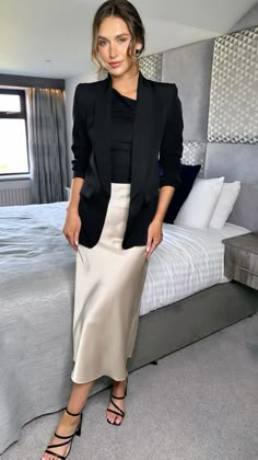 What Em Wore, Beige Midi Skirt, Satin Skirt Outfit, Rok Outfit, Ruched Sleeve Blazer, Looks Pinterest, Casual Outfits For Work, Beige Skirt, Business Casual Outfits For Work