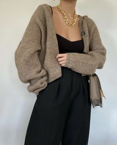 cropped cardi Knitted Women Outfits, Friday Ootd, Friday Outfit, Looks Street Style, Mode Inspo, 가을 패션, Fall Fashion Trends, Looks Style, Mode Inspiration