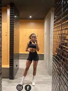 Gym workout set Black Gym Set Outfit, Gym Asethic Black Women, Vision Board Inspo Pictures Fitness Black Women, Black Woman Workout Aesthetic, Black Women Gym Aesthetic, Black Women Fit Aesthetic, Gym Outfits For Women Black, Gym Body Goal Black Women, Gym Black Girlies Aesthetic