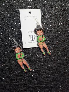 Handmade Betty Boop Dangle & /Drop Earrings. Hypoallergenic Ear Wire/Hook... Silver Plated.  These come in 3 different earring lengths 3.5 in, 3 in & 2.5 Hypoallergenic Ear Wire/Hook..  **These are made to order.** Please allow up to 1 to 2 weeks for your item (s) to be completed and shipped. Your order is processed as soon as payment is received. The time involved is due to the steps that are taken in the creating process to ensure your item is made with no error and high quality. Betty Boop Gifts, Red Earrings Dangle, Earrings Hypoallergenic, Earrings Christmas, Memphis Tn, Red Earrings, Green And Red, Earrings Dangle, Betty Boop