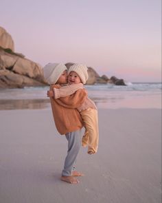 Sibling Beach Pictures, Sibling Photo Ideas, Sibling Photos, Beach Family Photos, Beach Kids, Boy Mom, Kids Pictures, Family Photoshoot, Future Baby