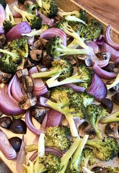 a pizza topped with onions, mushrooms and broccoli