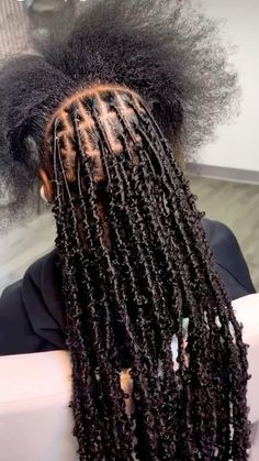 Locs Hairstyles Butterfly, Butterfly Locs Boho, Butterfly Locs On Light Skin, Midback Butterfly Locs, Skunk Stripe Butterfly Locs, Hair Styles Locks, Butterfly Locks Hairstyle, Butterflies Locs, Knotless Butterfly Locs