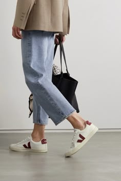 Superga Sneakers Outfit, Moda Dope, Moda Over 50, Sneakers Veja, Basket Veja, Maroon Shoes, Dress Tips