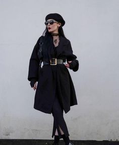 Goth Outfits Winter, Alt Goth Outfits, Dark Beauty Fashion, Goth Chic, Classic Style Outfits, Elegant Feminine, Paris Outfits, Fashion Victim