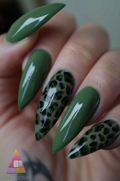 Dark Green Leopard Nails, Juniper Green Nails, Funky Green Nails, Green Animal Print Nails, Forest Green Acrylic Nails, Green Fall Nail Designs, Forest Green Nails, Leopard Nail Designs, Print Nail Art