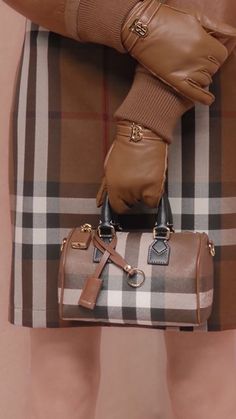 Burberry Aesthetic, Burberry Vintage, Vintage Silhouette, Vintage Burberry