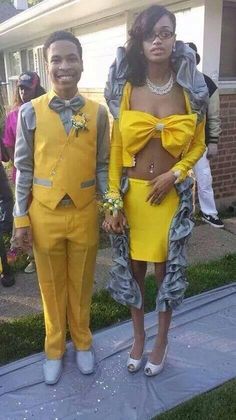 Whoa! My eyes are burning lol Prom Dress Fails, Funny Prom, Recycled Outfits, Prom Couples, Prom Dress 2014