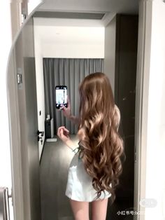 ID：lx20230916 on Xiaohongshu Haircolor Ideas, Hair Goal, Manga Hair, Suede Shorts, Rich Girl Aesthetic, Classy Jewelry, Rich Girl, Gorgeous Hair, Makeup Routine