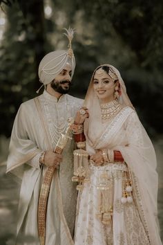 Punjabi Wedding Portraits, Punjabi Roka Ceremony Outfits, Punjabi Wedding Pictures, Punjabi Wedding Shoot, Punjabi Wedding Rituals, Punjabi Wedding Couple Poses, Punjabi Wedding Couple Outfit, Punjabi Engagement Outfit, Punjabi Couple Photography