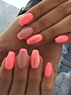 coral nail design: French tips with chrome Nails Beach Design, Coral Nail Designs, Trendy Short Nail Designs, Neon Coral Nails, Nails Beach, Beachy Nails