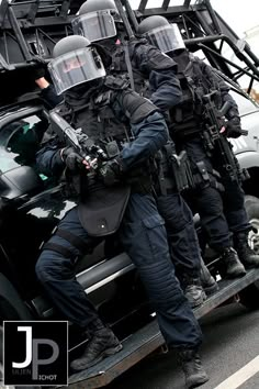 GIGN - Photo © Julien PICHOT Ghost Soldiers, Army Gears, Police Gear