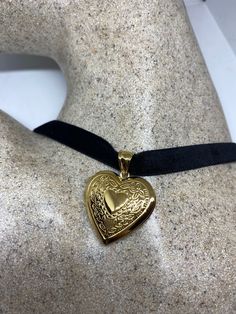 Vintage Heart Locket Choker Golden Stainless Steel Deco Etched Necklace https://www.etsy.com/listing/952413720/vintage-heart-locket-choker-golden?utm_source=crowdfire&utm_medium=api&utm_campaign=api Vintage Gold Locket, Gold Heart Choker, Golden Choker, Vintage Heart Locket, Lizzie Hearts, Vintage Choker, Chocker Necklace, Heart Choker, Gold Locket