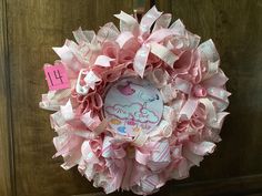 Welcome your new baby with this beautiful wreath for the Hospital's door or baby room, made with deco mesh, ribbons, welcome sign, baby little ornaments. Welcome New Baby, Home Wreath, Hospital Door, Beautiful Wreath, Deco Mesh, Door Hangers, New Baby, Welcome Sign, Baby Room