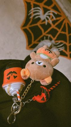 pumpkin spice rilakkuma sanx trick r treat keychain clips blind bag spooky alt Trick R Treat Decorations, What’s In My Baggu Bag, Rilakkuma Halloween, Halloween Breakfast, Halloween Facts, Catty Noir, Trick R Treat, Spooky Szn