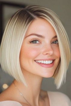 Inverted Bobs, Blonde Bob Haircut, Short Hair Pixie Cuts, Hot Short, Hair Advice, Effortless Hairstyles, Wavy Bobs, Hair Makeover