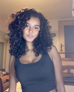 3b Hair Layers, Medium Length Haircut For Curly Hair Natural Curls, Short Dark Curly Hair, Voluminous Curly Hair, Dark Curly Hair, Natural Curly Hair Cuts, Highlights Curly Hair, Curly Hair Photos, Short Curly Haircuts