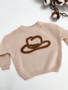 Welcome to our cozy corner of creativity! 🧶 Indulge in the warmth of handmade love with our personalized toddler sweater. Each stitch tells a story, carefully crafted to wrap your little one in comfort and style. Made from the softest yarn, this sweater is as gentle on their skin as it is on the eyes. Make it truly theirs with their name intricately woven into the design. From playdates to park adventures, this sweater will be their trusted companion, adding a touch of personality to every outf Cowboy Theme Birthday, Toddler Cowboy Hat, Baby Cowboy Hat, Cowboy Gifts, Cowboy Baby, Western Gifts, Pull Bebe, Cowboy Theme, Chapeau Cowboy