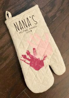 a oven mitt with a handprint on it that says nanna's