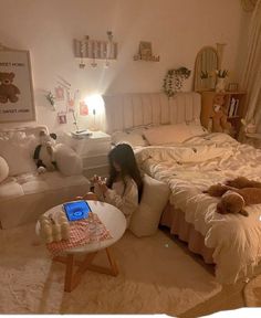 Pretty Apartment Bedroom, Aesthetic Room With Carpet, Soft Korean Bedroom, Pink Room Minimalist, Dark Korean Bedroom, Room Ideas Pink Walls, Pretty Rooms Bedrooms, Rectangle Room Ideas, Double Bed Small Room