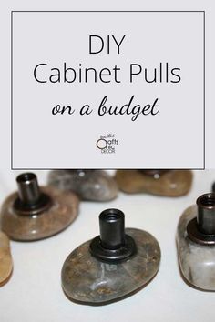 the words diy cabinet pulls on a budget are shown in front of some buttons