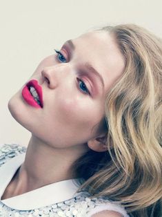 bright pink lips Bright Pink Lips, Summer Lipstick, Model School, Bold Lipstick, Bright Lips, Paolo Roversi, Toni Garrn, Tim Walker, Beauty Shoot