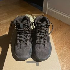 Wore Twice In Good Condition Yeezy Desert Boots, Adidas Shoes Yeezy, Kanye West Style, Yeezy Boots, Blue Trainers, Uniqlo Bags, Vintage Chanel Handbags, Oil Color, Tactical Boots