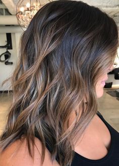 Explore gorgeous and trendy fall blonde hair ideas for a fresh look in 2024. 🍁✨ #FallHairColors #BlondeHairTrends #AutumnBlonde #BlondeInspo #SeasonalHair #ChicBlondeStyles #WarmBlondeShades #HairColorIdeas #FallBeauty #BlondeTransformation Medium Short Dark Brown Hair With Highlights, Tia Rachel Booth Hair, Balayage For Dark Brown Hair Without Bleach, Partial Balayage Medium Brown Hair, Balayage Smudge Root, Lob With Lowlights Brunette, Jen Reed Sister Studio Hair, Mid Length Balayage Hair Brunettes And Blonde, Brown Hair With Ash Balayage