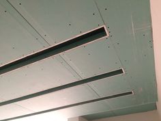 an empty room with some metal beams on the ceiling