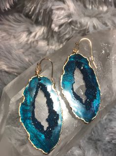 Handmade custom geode earrings made from resin. These one of a kind earrings are lightweight and won't bother your ears! I can do any color you like, and I accent them with silver or gold paint or none. The edges are painted in silver or gold, it is not metal soldering to keep it lightweight. The paint is gold or silver leaf and is expensive, but it will not look as shiny and polished as metal soldering. I also love adding glitter or opal flakes so if you want some extra embellishment let me kno Expecting Mother Gifts, Geode Jewelry, Resin Geode, Geode Earrings, Islamic Art Calligraphy, Craft Jewelry, Custom Earrings, Resin Earrings, Boho Festival