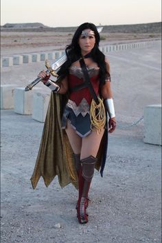 WW Cristina Vee, Quick Halloween Costumes, Superhero Halloween, Wonder Woman Cosplay, Dc Cosplay, Marvel Cosplay, Cosplay Diy