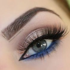 Gold taupe eyeshadow blue eyeliner Taupe Eyeshadow, Make Up Designs, Morphe Makeup, Blue Eyeliner, Eye Makeup Designs, Makijaż Smokey Eye, Makeup Eye Looks, Blue Eyeshadow, Eye Makeup Tips