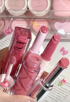 Pink Products, Lip Gloss Cosmetics, Best Lip Gloss, Lipgloss Lips, Lip Gloss Collection, Lip Gloss Colors, Gloss Labial, Pretty Skin Care