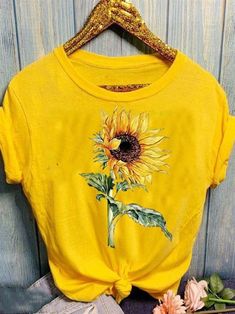 Bestdealfriday Sunflower Print Crew Neck Short Sleeve Casual T-Shirts Tops 8788217 Backyard Quince, Free Clothes Online, Sunflower Clothing, Blueberry Lemon Cake Recipe, Sunflower Stuff, Vaquera Outfits, Sunflower Accessories, Credit Card Design, Flare Blouse